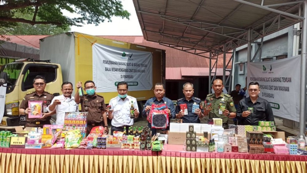 BBPOM Pekanbaru Musnahkan Barang Bukti Makanan, Obat, dan Kosmetik Ilegal Senilai Rp 2,9 Miliar