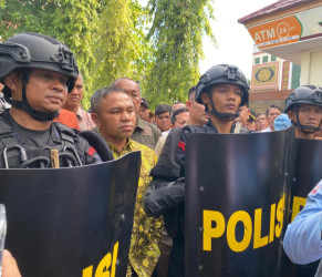 Sempat Ricuh, Gubernur Riau Temui Massa Aksi