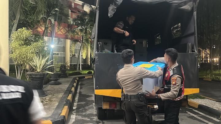 Cari Empat Ribuan Item, Polisi Baru Sita 33 Container Box Barang Bukti dari Sekretariat DPRD Riau