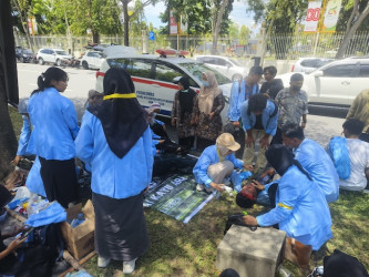 Ricuh, Tiga Mahasiswa Unri Cedera saat Aksi Saling Dorong Gerbang dengan Petugas