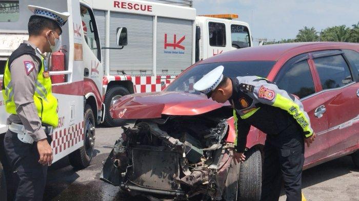 Kecelakaan di Tol Pekanbaru-Dumai, Sopir Wanita Diduga Mengantuk Mobil Tabrak Pembatas dan Terpental