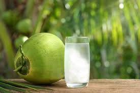 Ternyata Ini Manfaat Minum Air Kelapa saat Berbuka Puasa