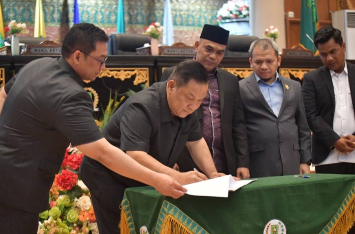 KUA-PPAS 2026 Ditandatangani, APBD Riau Disepakati Rp8,321 Triliun