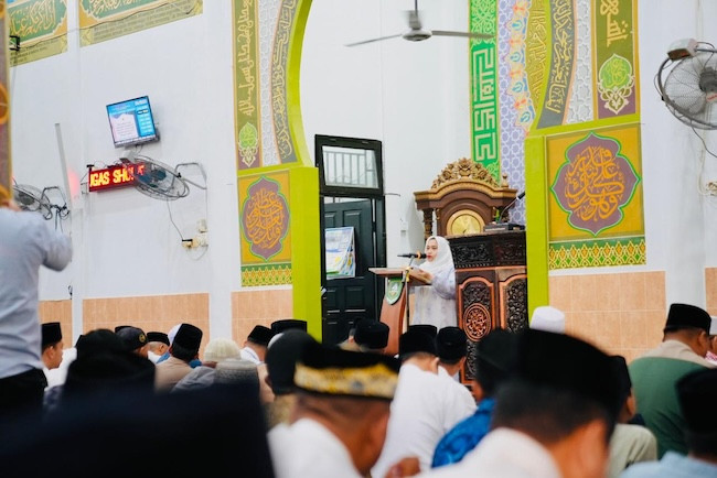 Rayakan Iduladha di Muara Basung, Kasmarni Ajak Warga Saling Peduli dan Saling Menguatkan