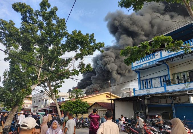 Kebakaran Dahsyat Melanda Selatpanjang, Sejumlah Ruko Dilalap Si Jago Merah