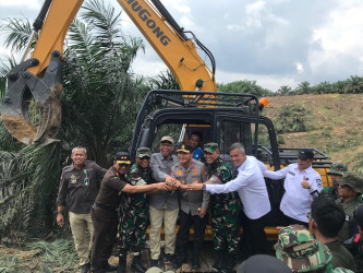 Kapolda Riau Imbau Masyarakat Kembalikan Lahan TNTN, Bandel Terancam Proses Hukum