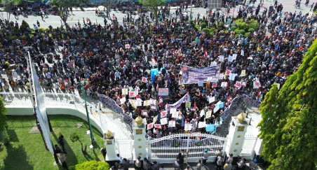 Bupati Pelalawan Temui Ribuan Massa Aksi Yang Tolak Relokasi dari TNTN