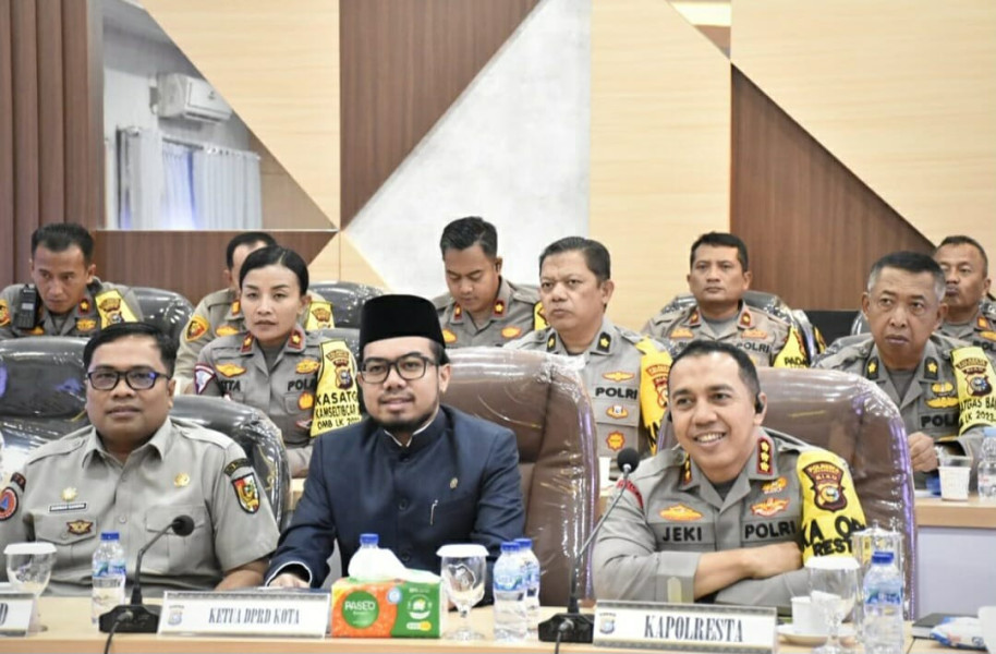 Wakil Ketua DPRD Ginda Burnama Bersama Kapolri Rapat Koordinasi Bahas Dampak Banjir di Kabupaten/Kota di Riau