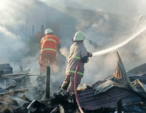 Tujuh Kios Terbakar di Jalan SM Amin, Kerugian Capai Rp500 Juta