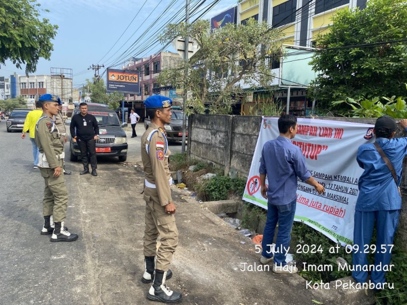 DLHK Pekanbaru Tertibkan TPS Ilegal di Jalan Imam Munandar, Patroli Lebih Ketat