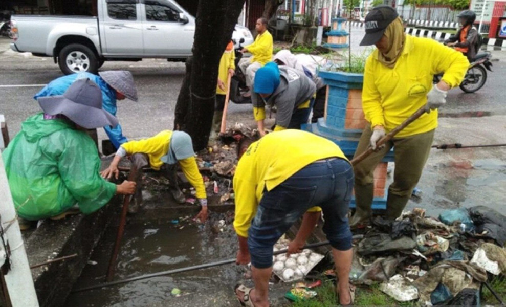 Cegah Banjir, PUPR Pekanbaru Fokus Keruk Sedimen