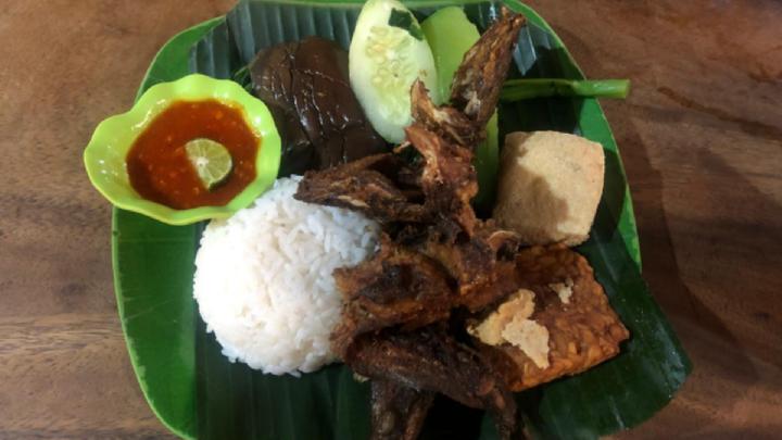 Mencicipi Sepiring Kelezatan Nasi Tempong Indra