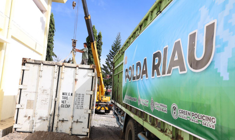 Peti Pendingin Jenazah Bantuan Polda Riau Tiba di RSUD Lubuk Basung Agam