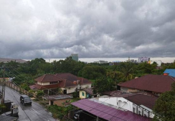 Prakiraan Cuaca Akhir Pekan, Waspada Hujan Disertai Petir dan Angin Kencang Sore Hingga Malam Hari