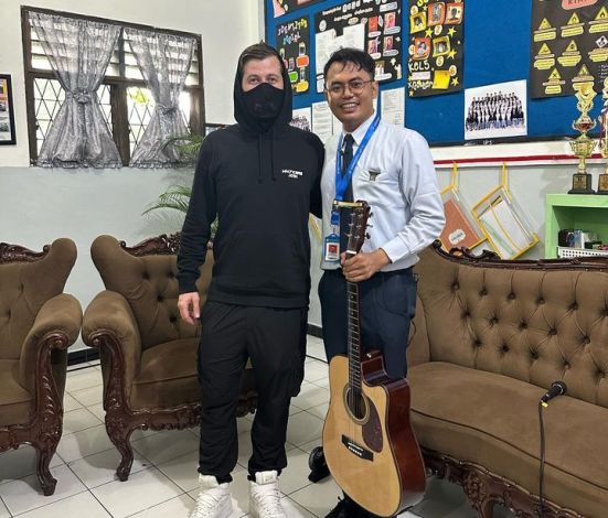 Heboh, Alan Walker Sambangi SMA di Medan, Temui Guru dan Murid yang Viral