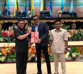 Pandangan Fraksi Soal Perubahan APBD Riau 2025, Sekda: Prinsipnya Sama, Selesaikan Tunda Bayar