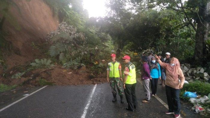 Dua Titik Longsor di Tanah Datar Hambat Akses Jalan Lintas Bukittinggi-Batusangkar