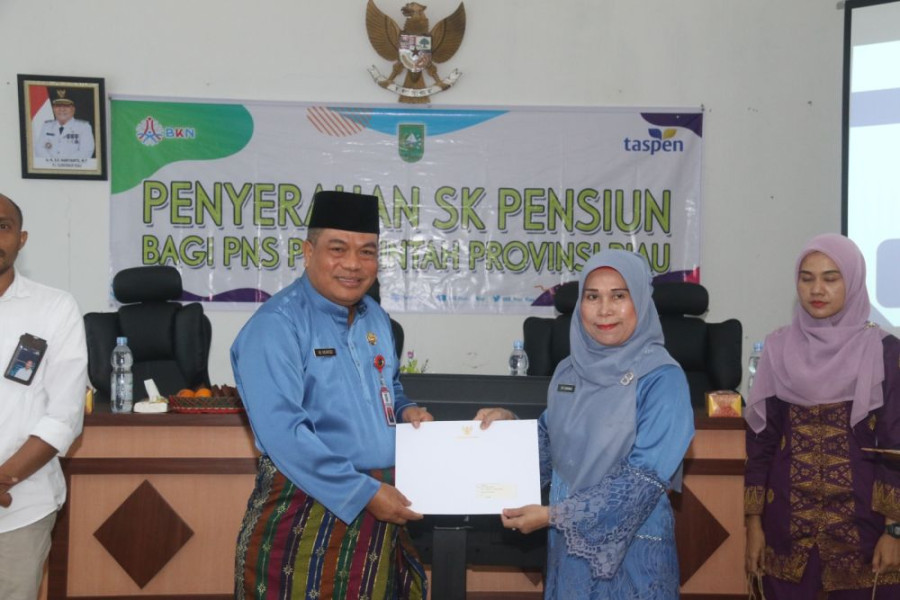 52 PNS Pemprov Riau Terima SK Pensiun