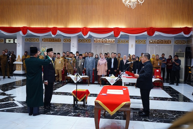 Plt Gubri Lantik 14 Pejabat Eselon II Pemprov Riau, Ini Nama-namanya