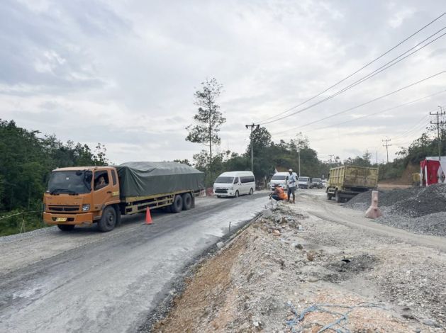 Rencana Pengaspalan Jalan Lintas Riau-Sumbar Tertunda karena Pondasi Goyang