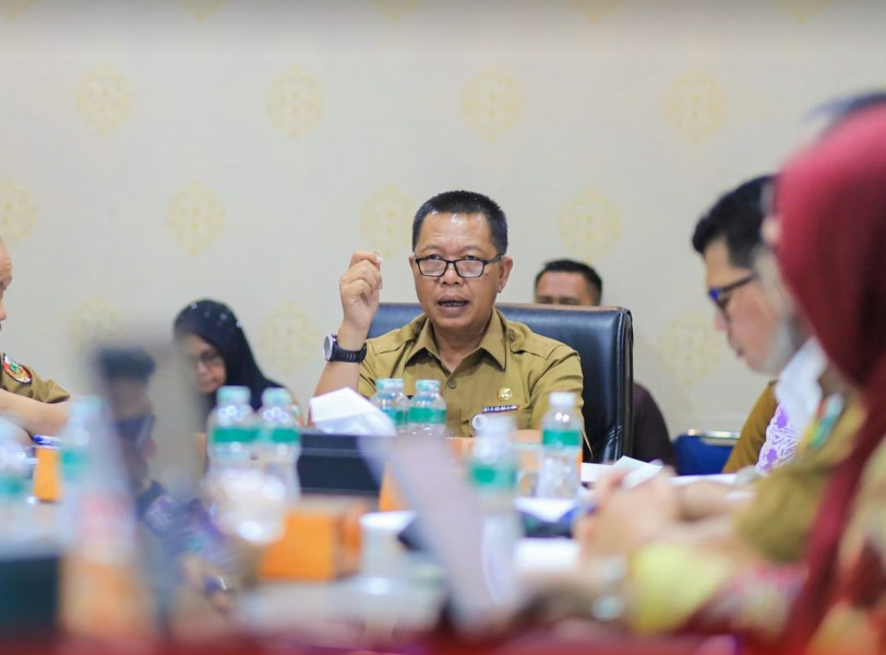 Kepala BPKAD Kota Pekanbaru Hadiri Rapat Pembahasan Target dan Potensi Pendapatan Daerah Tahun 2025