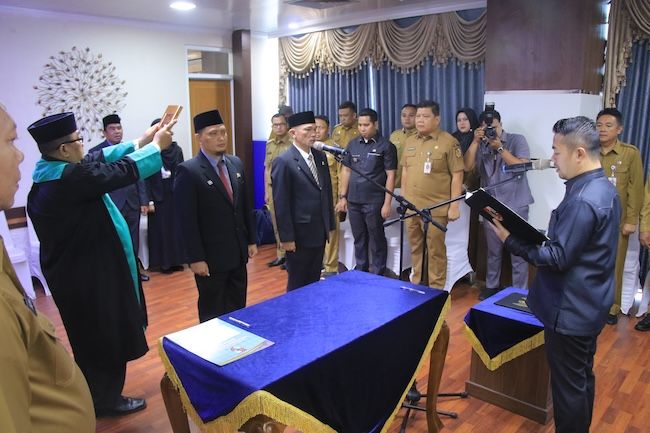 Pj Walikota Pekanbaru Risnandar Mahiwa Lantik Enam Pejabat Baru, Fokus Pembentukan BLUD Persampahan