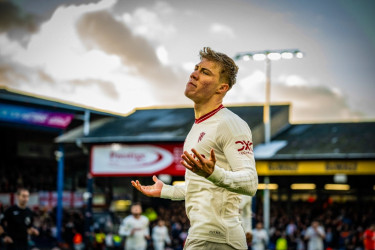 Rasmus Hojlund Tolak Pergi Permanen, Pilih Pinjaman Demi Tetap di Man United Kamis, 21 Agustus 2025 07:16 WIB