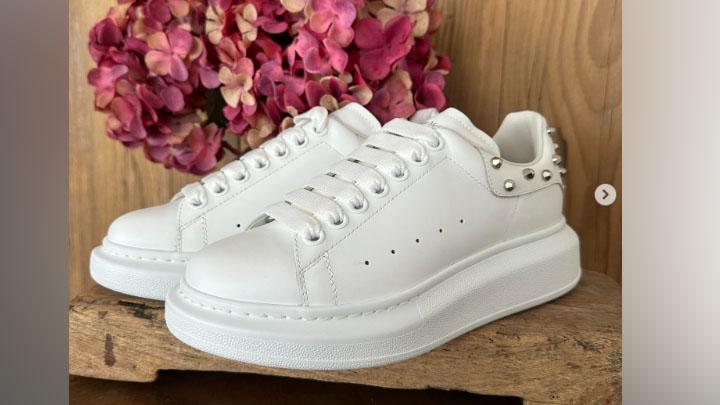 Cara Membedakan Sneakers Alexander McQueen Asli atau Palsu, Cek Sol Tengah