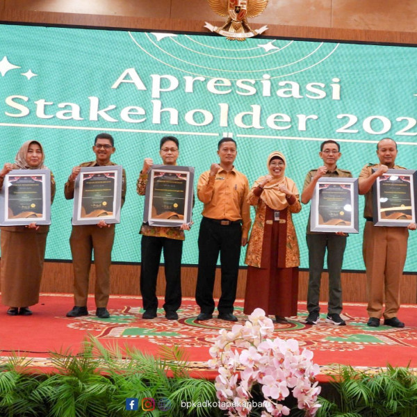 Kepala BPKAD Kota Pekanbaru Hadiri Kegiatan KN Award 2024, Raih 3 Penghargaan Prestisius