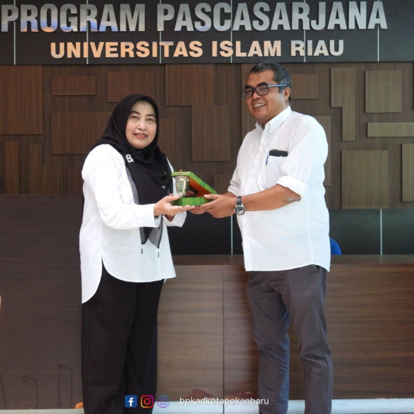 Kepala BPKAD Pekanbaru Tandatangani Kerjasama dengan Program Pasca Sarjana UIR