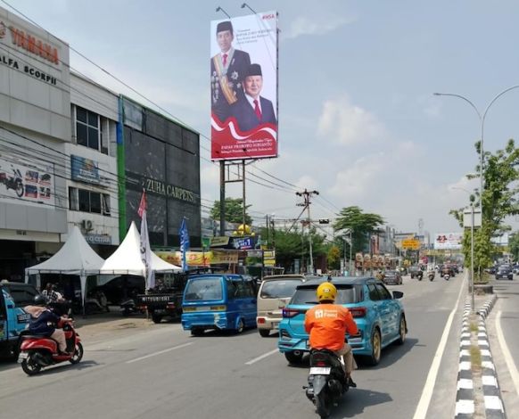 Baliho Ucapan Terima Kasih untuk Jokowi dan Prabowo Hiasi Jalanan Pekanbaru