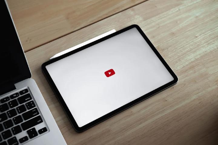 Bagaimana Cara Monetisasi YouTube untuk Menghasilkan Uang?