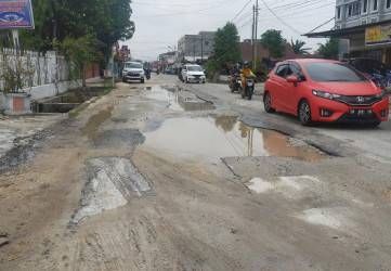 Dikeluhkan Warga Pekanbaru, Bulan Ini Pemprov Riau Perbaiki Jalan Cipta Karya