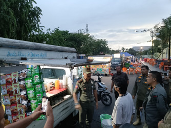PKL Kuasai Badan Jalan di Sekitar Masjid Agung Annur