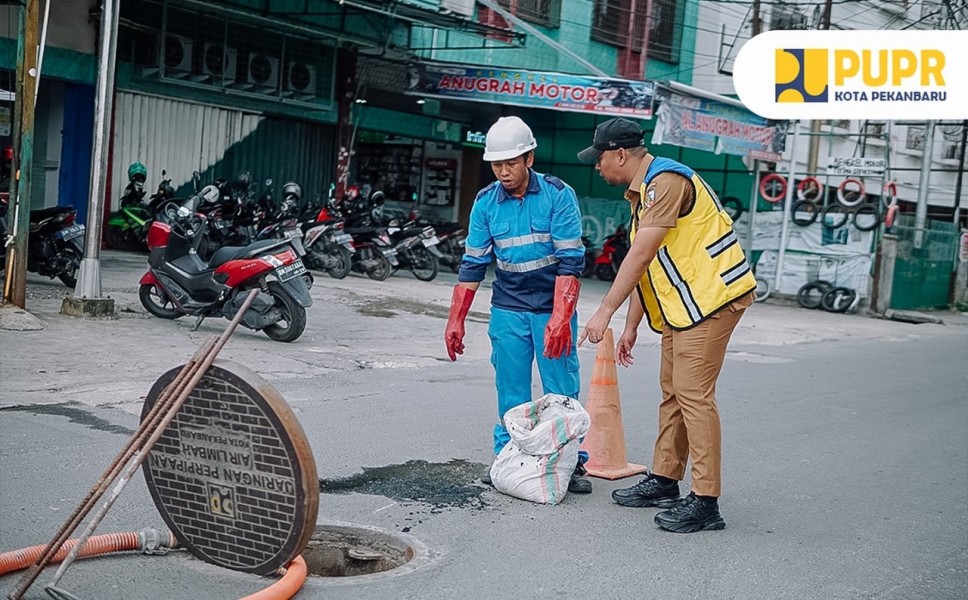 PUPR Pekanbaru Cek Keluhan Warga Terkait Jaringan IPAL Meluap di Jalan Tengku Zainal Abidin