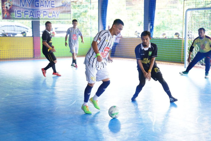 Sempena HUT Riau ke-67, Pj Sekda Nonton Final Turnamen Futsal Antar OPD Pemprov Riau