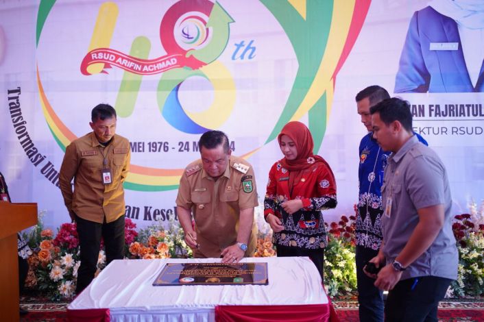 Pj Gubri Resmikan Gedung Bungker II Radiotherapy RSUD Arifin Achmad