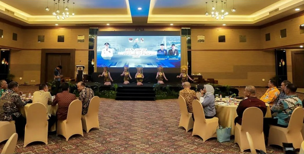 Kepala DPMPTSP Pekanbaru Dampingi Sekda Buka Pekanbaru Investment Forum 2024