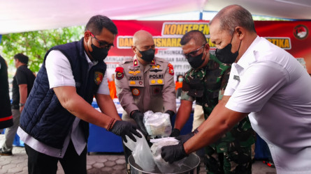 Polda Riau Musnahkan Barang Bukti Narkoba Senilai Rp123,7 Miliar