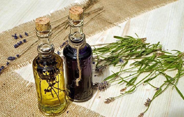 7 Manfaat Minyak Lavender untuk Perawatan Kulit beserta Efek Sampingnya