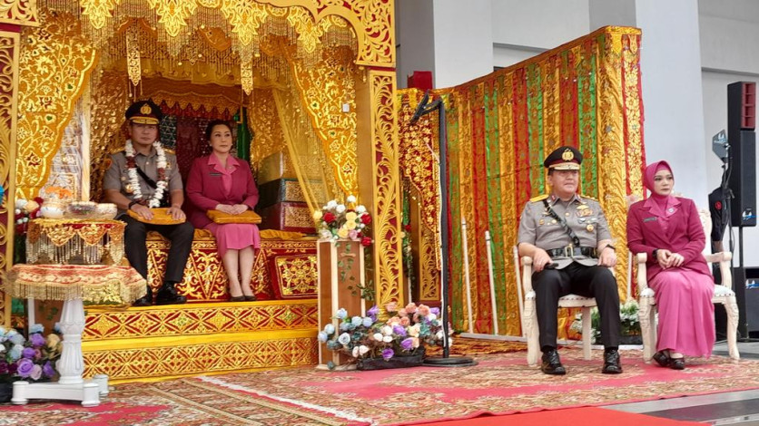 Irjen Pol Herry Heryawan Resmi Jabat Kapolda Riau, Disambut dengan Adat Melayu Tepuk Tepung Tawar
