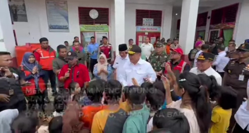 Menko Polkam Dialog Langsung dengan Masyarakat Sumbar, Pastikan Penanganan Bencana Berjalan Maksimal