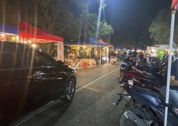 Pengunjung Kuliner Cut Nyak Dien Keluhkan Parkir Amburadul, Tarif Rp2.000–Rp3.000