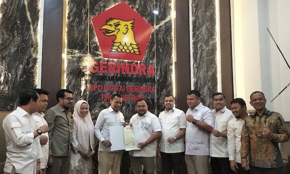 Dapat SK B1KWK Gerindra, Muflihun - Ade Hartati Sah Berlayar di Pilwako Pekanbaru