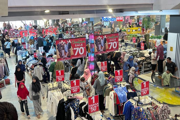 Pusat Perbelanjaan di Pekanbaru Membludak Saat Libur Tahun Baru 2025