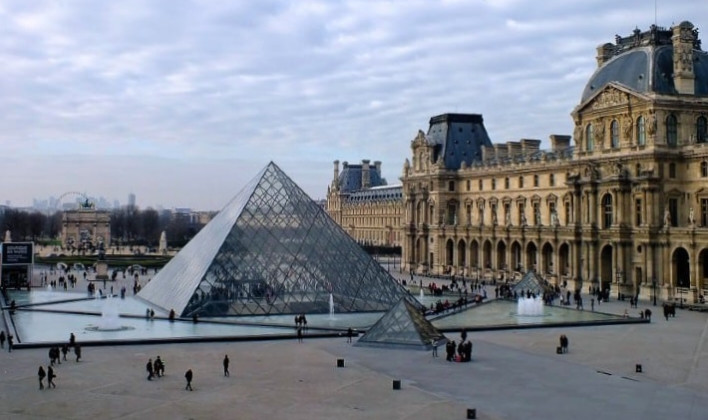 Perampokan 4 Menit, Perhiasan Koleksi Napoleon di Museum Louvre di Paris Raib