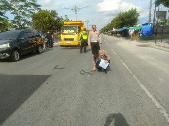 Suami Istri Tewas Dilindas Truk Tronton di Rimbo Panjang, Sopir Kabur