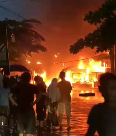 Bangunan dan Pertamini di Jalan Cipta Karya Pekanbaru Terbakar