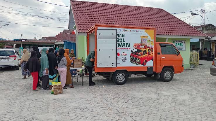 Mobil Pak Iwan Diserbu Warga, Harga Pangan Murah Bantu Masyarakat Pekanbaru