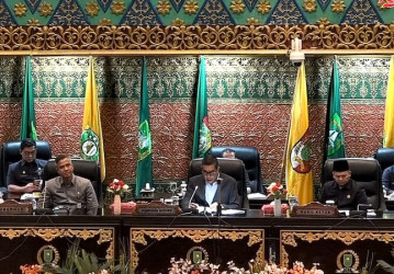 Serahkan Pandangan Umum Fraksi Terhadap LPJ 2024, DPRD Riau Minta Gubernur Segera Tanggapi